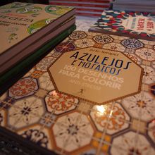 こんな美しい本も。