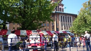 ベトナムフェアと県庁舎