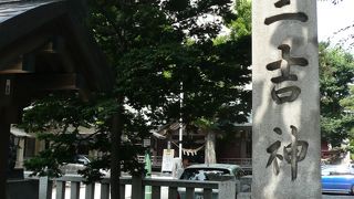 ひっそりとたたずむ神社