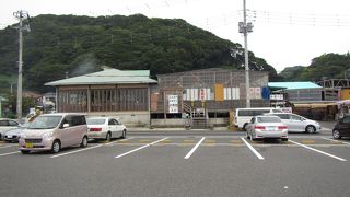 保田漁港直営の海鮮専門店