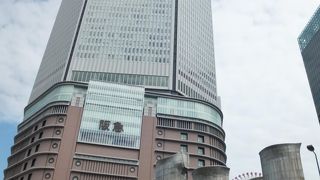 低層ビルと高層ビルの組み合わせ