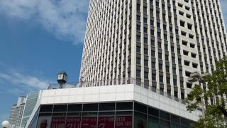 大阪市道路元標のある交差点にあります