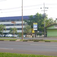 ホテル前にタクシースタンド兼バス停あり（私は利用せず）