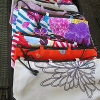 女性はお好みの巾着を選びます