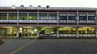 さびれっぷりがスゴイJR四日市駅だが　かつての栄華が少し垣間見れる。