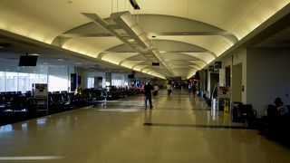 全日空・ユナイテッド航空が乗り入れています。