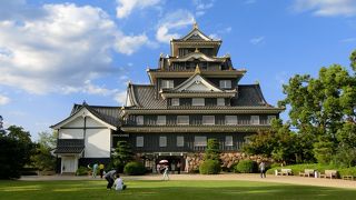 黒い壁が美しい