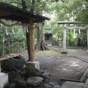 柿田川公園内の小さな神社