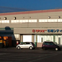 大きな駐車場もあります