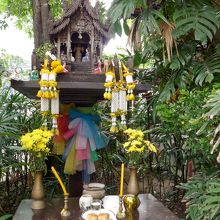 園内の祠