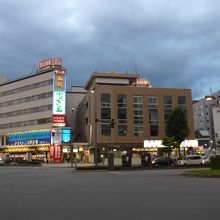 山形駅バス乗り場から見た駅前の風景