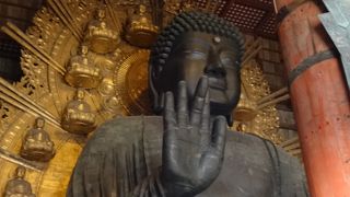 柱の穴には長蛇の列