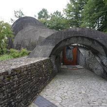 中軽井沢 石の教会は駐車場の奥ですよ By Comestai 石の教会内村鑑三記念堂のクチコミ フォートラベル