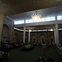 レストランは隣接するメドレセ内で