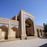 隣接したレストラン（メドレセを利用）