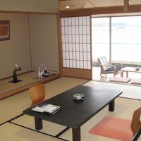 この部屋のとなりには応接セットのお部屋があります！