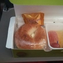 完全に軽食です。追加の食べ物はスナック菓子程度です。