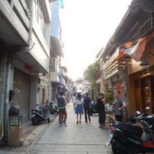 神農老街を歩いてます