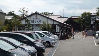 ショップや飲食店がたくさん！