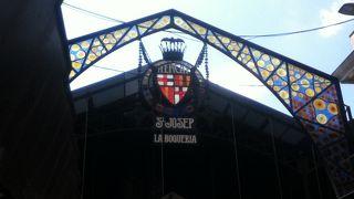 午前中から賑わっている