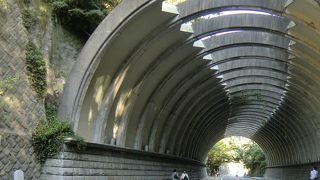 北鎌倉と鎌倉を結ぶ道にあります