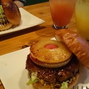 アメリカ風のてりやきバーガーが美味しい