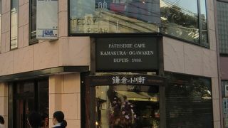 定番のレーズンウィッチが有名