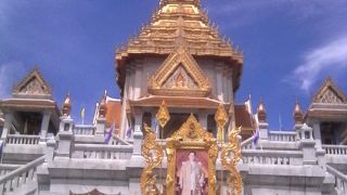 ヤワラート地区で一際目を引く建物