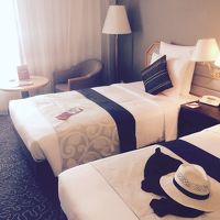 紺色を基調としたお部屋。快眠グッズがたくさん。