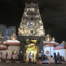 スリ マリアマン寺院