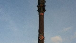 ランブラス通りの南端にある