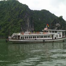 食事を頂きながら　クルージング