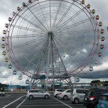 スケルトン仕様のゴンドラもある大観覧車