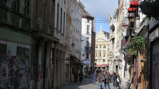 ブルッセルの繁栄が感じられる荘厳な広場です