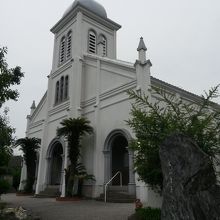 右横の入口付近から