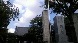 小さいきれいなお寺