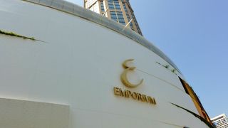 プロンポン駅から直結している高級デパート