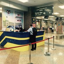 まずは、受付カウンターで受付カードを貰います。