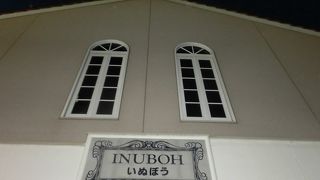 駅前広場は広いけど、駅構内は狭い