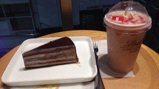 駅近で本格チョコレートを味わえるカフェ