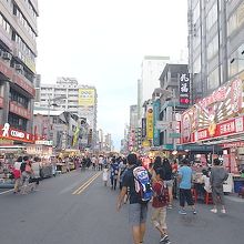 18時だとまだ盛り上がりに欠ける。