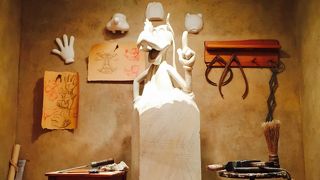 ミラコスタ内にあるお土産物屋さん兼コンビニ