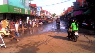 新品～古着までなんでも揃う巨大市場