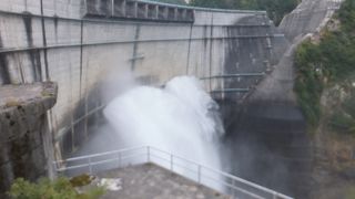 ダムの巨大さと眺望の素晴らしさに圧倒されます