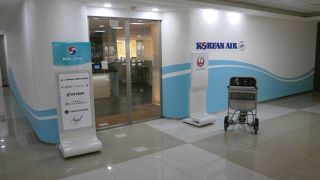 搭乗開始時刻の１５分前にラウンジ出ることを目安に！満席でたまに座れないことが残念(汗)。出国前にあるラウンジ　～ソウル金浦空港にあるＫＡＬラウンジ～