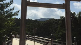  俗界と聖界との掛け橋といわれてます