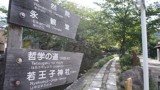 思いにふけりながら