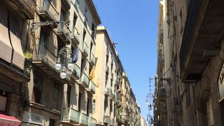 狭い道がいりくんでいます