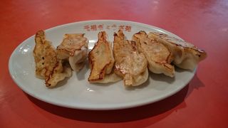 餃子は神戸牛が隠し味、ジャジャ麺も美味