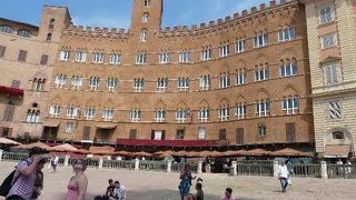 扇形の美しい広場